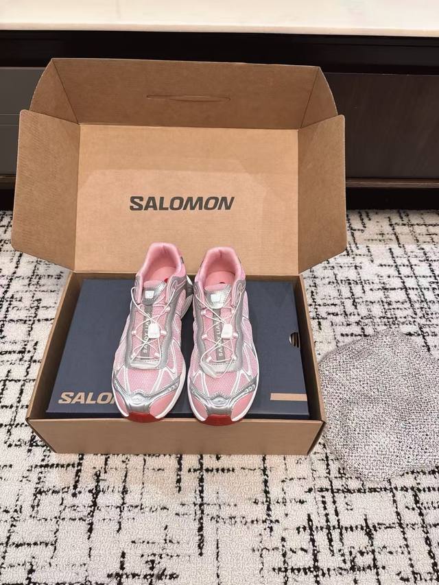 Salomon Xt Whisper 萨洛蒙 户外休闲 运动鞋 超多明星时尚博主种草原版购入开发 做货 全新演绎的专注于其空气动力学的外观上，标志性白色与奶油色