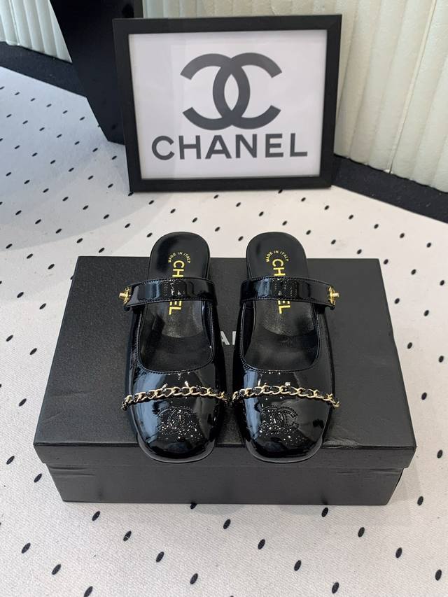 Chanel新款单鞋 众多明星网红上脚 国内外博主刷爆的一个百搭系列 春夏衣橱搭配必备 进口牛漆皮鞋面 进口水晶羊皮内里 原版开模定制真皮大底 Size: 35