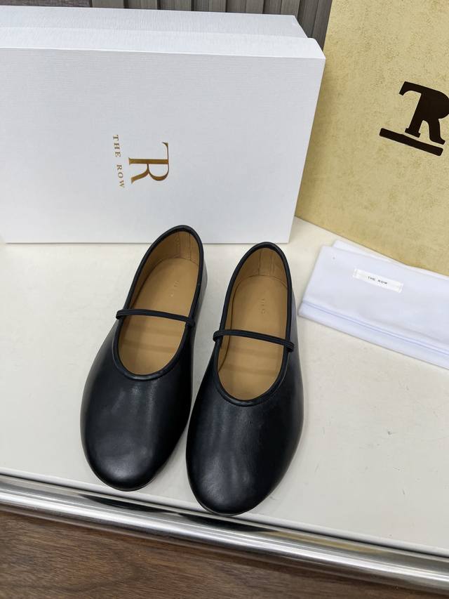 顶级版本 小众潮牌The Ro*25春夏新款平底单鞋跳舞鞋奶奶鞋！很少会看到一款跳舞鞋会做到这么精细、而且对脚的包容性特别强，把脚型修饰得妥妥的，又不失独特韵味