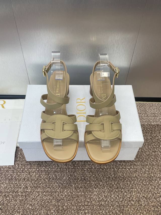 迪奥 Dior 2025 春夏新款 D-Club果冻色镂空叠层交叉带中跟女鞋 Cd字母Logo粗跟圆头脚环绑带露趾凉鞋 原版开模 市面顶级版本 材质:鞋面进口小