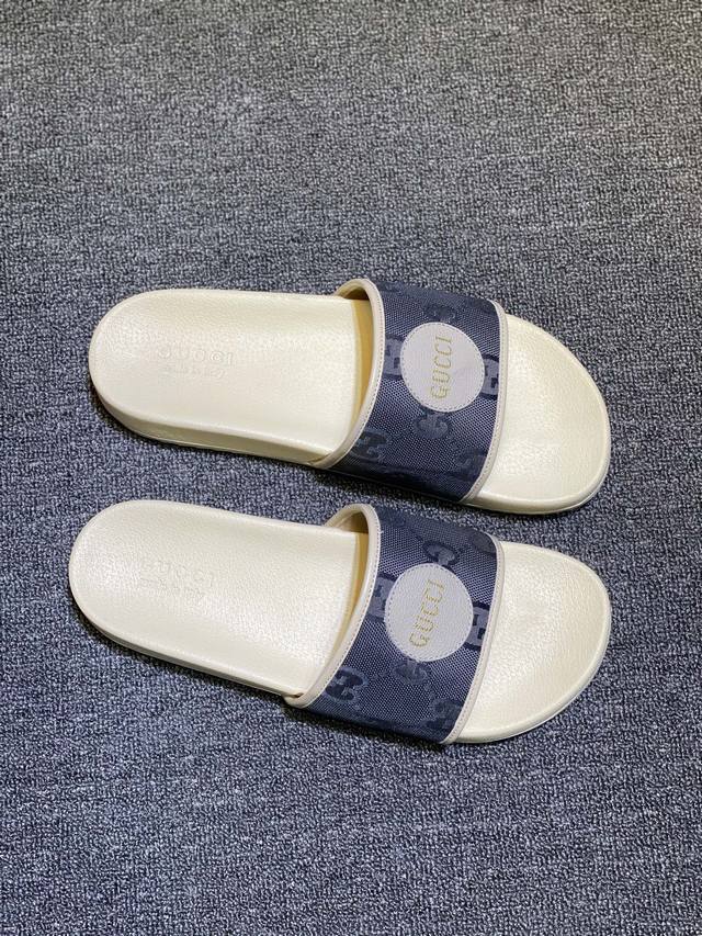 顶级版 好品质 情侣款Gucci 古奇』印花拖鞋 万众瞩目的一款 美到即可融化你们的心毫无悬念的网红单品 每款时装周街拍出镜率都超高！简直就是鬼斧神工的杰作 人