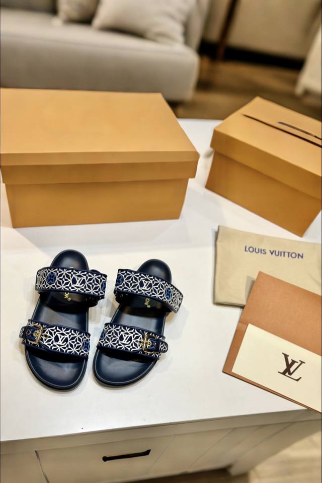 驴家系列 2025最新款-- Louis Vuitton 路易威登 最新时尚休闲半拖鞋～代购级当季最新潮品 众多博主纷纷种草，入购原版开模定制，编织工艺 电绣精