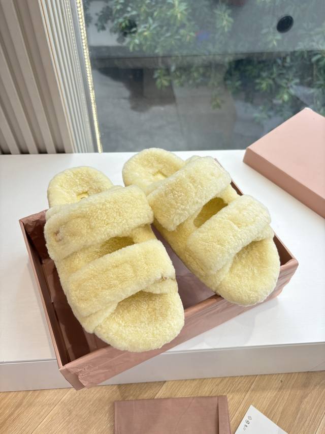 所见即所得G0286现货供应Miumiu*缪缪厚底2025年新款英伦风羊毛毛鞋乐棉鞋 怎么穿都好看今夏时髦精最爱 看起来不怎么舒服 上脚超级舒服 面料：羊毛 内
