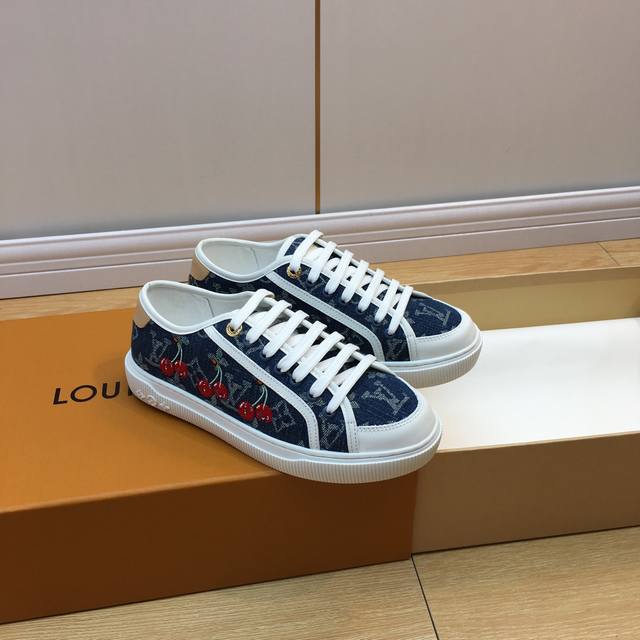 Lv Lagoon Sneaker 25Ss春夏丹宁帆布鞋 一上市就热销爆卖款 、樱桃 采用Monogram牛仔布制作，展现经典风格，散发淡淡的复古气息。不仅好