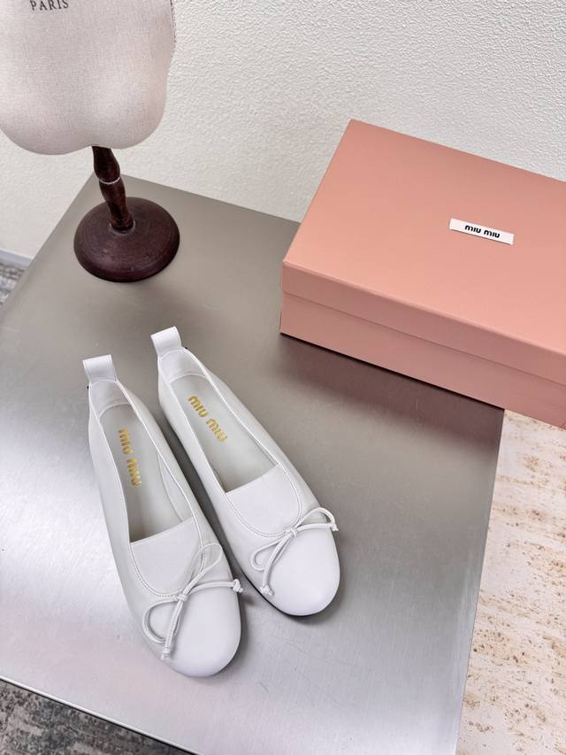 平底系列 Miu'miu 25 秋鞋 舒适松紧搭配 小蝴蝶结 系列 白色 蝴蝶结 对版 舒适成型大底 系列 Miu'miu 经典舒适 制作 原版一致 意大利真皮