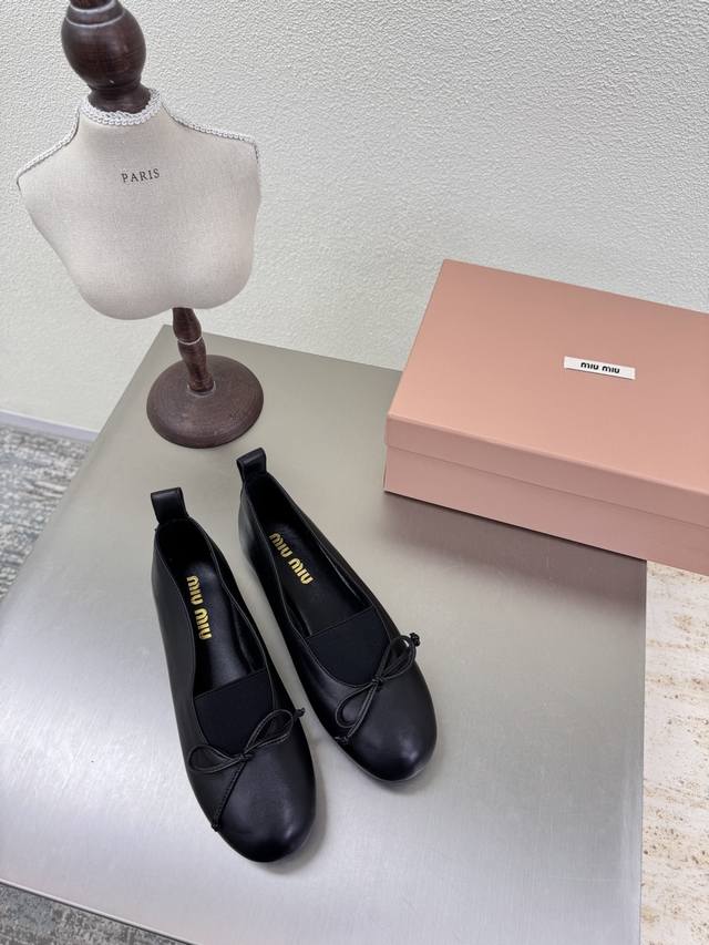 平底系列 Miu'miu 25 秋鞋 舒适松紧搭配 小蝴蝶结 系列 黑色 蝴蝶结 对版 舒适成型大底 系列 Miu'miu 经典舒适 制作 原版一致 意大利真皮