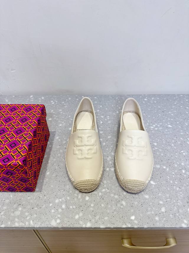 东莞纯原 Tory Burch 汤丽柏琦 Tb 渔夫 单鞋 这鞋不是市场上那些通货能比，原版开模，带有半码的1:1高货，鞋面采用进口头层羊皮，这年头这种货特别难