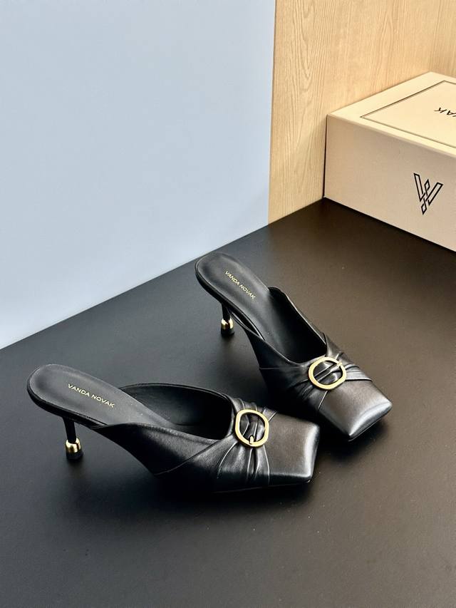 正品授权销售 支持验货 Vanda Novak来自意大利品牌 全网独家耗时3个月研发鞋跟独特设计酒杯重磅系列众多联手意大利品牌 推出高级感满分的鞋款系列 火遍I