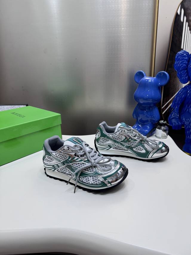 橙子出厂价P 男码10 运动鞋 王一博 同款 情侣款休闲鞋老爹鞋！Runner运动鞋！原版购入开发！ 采用原版轻质科技网布面料，原版一致！工艺复杂！ 搭配几何图