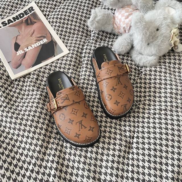 出厂： Louis Vuitton 路易威登2025专柜 情侣限定 官网上新 独家首发 路易威登 Lv 25S 印花包包头拖 Lv拖 包头拖 半拖 Lv半拖 拖