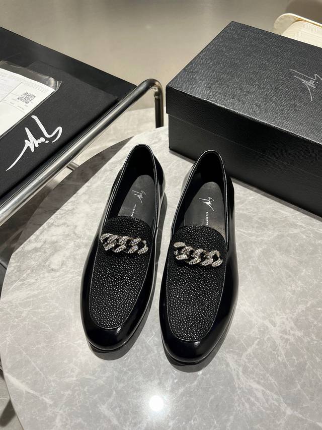 Giuseppe Zanotti 男士高端真皮大底经典男士商务皮鞋，进口原版牛皮，水染头层牛里，进口真皮大底！专业严谨工艺，注重细节，彰显尊贵绅士品味！ Siz