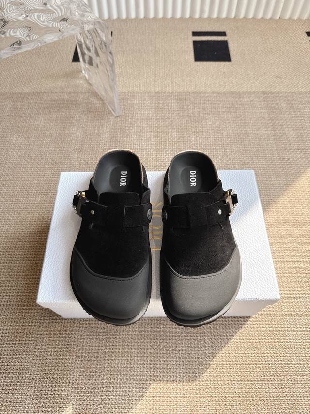Dior X Birkenstock 全球限量联名款这两个品牌刚出联名我就心动了，代购找很久才买到货，真的一鞋难求，真的超级好看，姐妹们给我冲码数:35-45