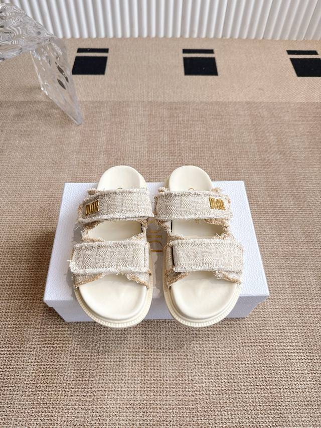 Dior 夏季爆款 魔术贴拖鞋 凉鞋 Go原版 高端定制超耐看超百搭款 上脚非常舒适 超好穿 比香奶奶款还香 鞋面原版开模布料 原版D五金扣，原版开模T大底 S