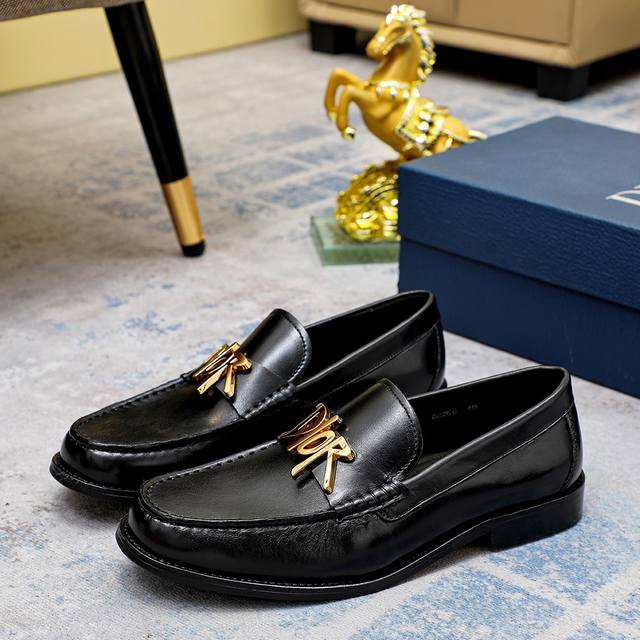 工厂P价 Dior 迪奥 香港专柜新款休闲男鞋上市 官网1:1制作 意大利原版牛皮+水染皮内里 欧美大师设计 完美造型打造专柜品质，纯色橡胶耐磨大底加经典炫头！