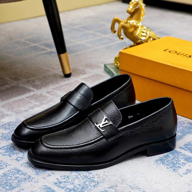 工厂P价 Louis Vuitton 里 路易威登 新款男士休闲商务皮鞋官网原版复制，鞋面采用进口官网1:1材料制作意大利牛皮面，水染内里绝非一般的工艺制造，大
