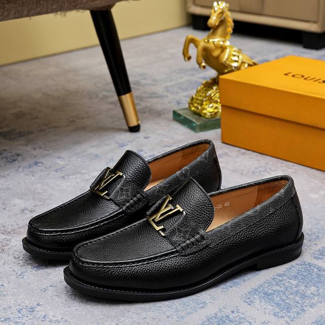 工厂P价 Louis Vuitton 里 路易威登 新款男士休闲商务皮鞋官网原版复制，鞋面采用进口官网1:1材料制作意大利牛皮面，水染内里绝非一般的工艺制造，大