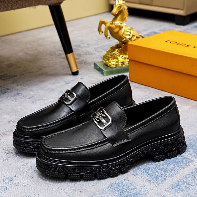 工厂P价 Louis Vuitton 里 路易威登 新款男士休闲商务皮鞋官网原版复制，鞋面采用进口官网1:1材料制作意大利牛皮面，水染内里绝非一般的工艺制造，大
