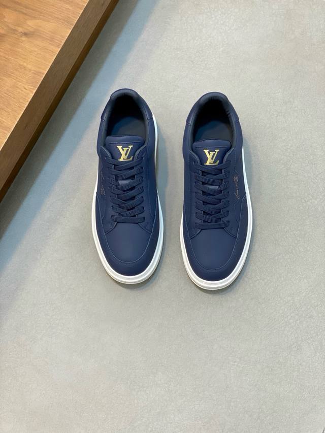 L 新品男士高端休闲运动鞋，选用进口头层牛皮拼接，原版超轻Tpu大底，耐磨舒适，Monogram Lougou点缀橡胶外底，透气网布内里，百搭经典款式！ Siz