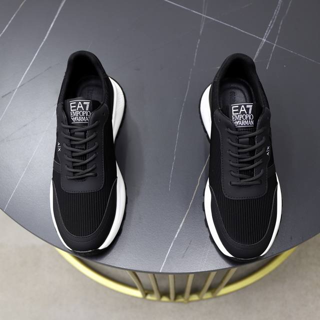 品牌：阿玛尼 标准码：38-44 45订做 等级：官网同款 材料：原版面料 舒适内里 轻便耐磨大底 款式类别：男士时尚休闲鞋 跑步 运动鞋 尊贵奢侈品大牌元素