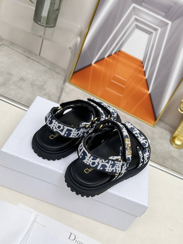 Dior迪奥新品经典款。代购级别品质国外专柜爆款厚底拖凉鞋 鞋面内里：原版定制材料，鞋底原版开模1.1 轻便 码数35-40 41 42可定做