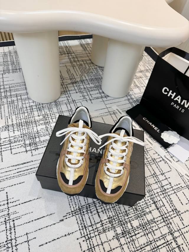 顶级版本 Chanel香奈儿 2025秋款 专柜顶级金银角大王鞋 这款经典设计；不平凡的双C拥入了多种配色元素 多元化混搭非常好看百搭，上脚非常轻巧 舒适超级秀