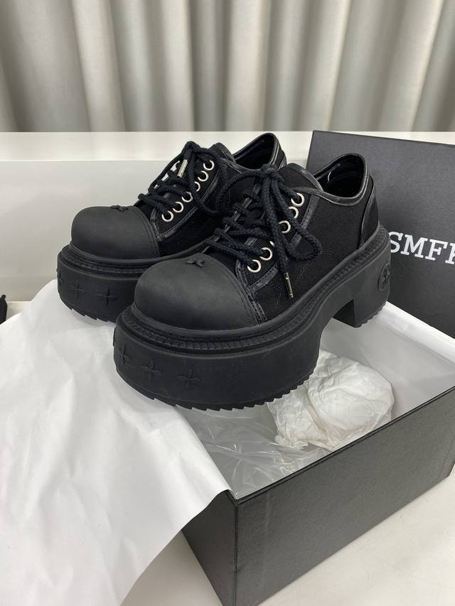 直销 女鞋 女装 Smfk 最新火爆款十字花 厚底暗黑系列！ 休闲 百搭的极简风 国潮新作继承了诸多品牌制胜的流行元素，势必大热 帆 超级酷 配有高度适中的舒适