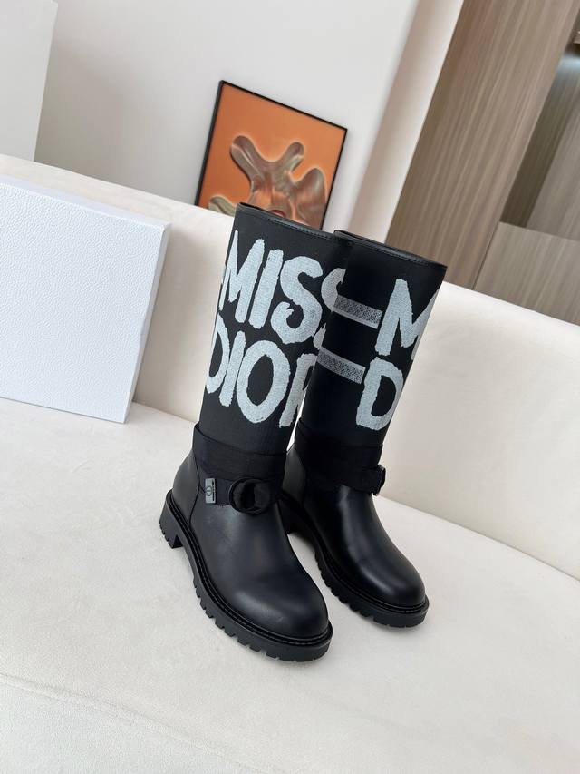 直销 Dior迪奥秋冬新品时尚与潮流并存。进口布料原版一比一订制。女35-41 面料：进口牛皮 内里：羊里 大底：原版开模橡胶大底