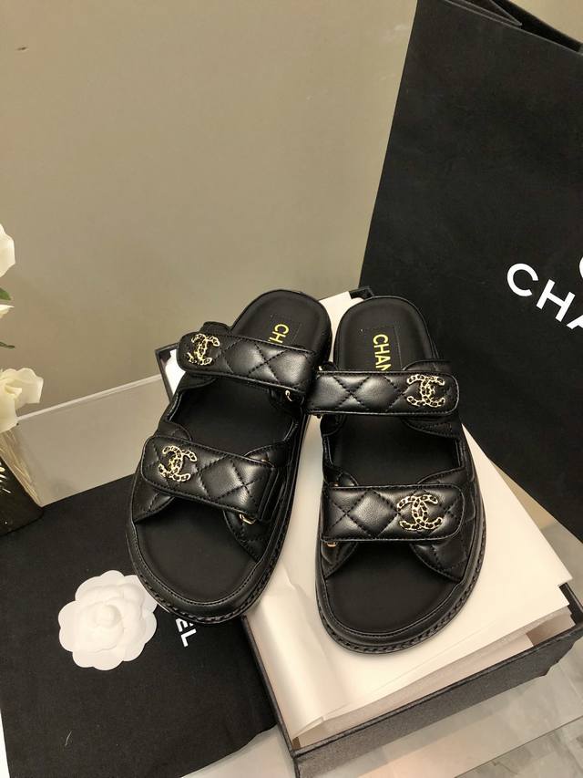 直销 女鞋工厂P Chanel 24P直销P 凉鞋新品 小香魔术贴拖鞋24春夏新品 经典款的改造，太好看了吧！ 菱格松糕底沙滩凉鞋 拖鞋 优雅高贵 舒适百搭 鞋