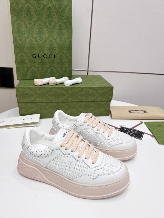 直销 女鞋 女装 女鞋 女装 女鞋 女装 Gucci 全新Chunky 轻便软厚底运动系列！ G家情侣款饼干鞋，古驰专柜同步款，古奇走秀款！ 款式设计轻奢复古