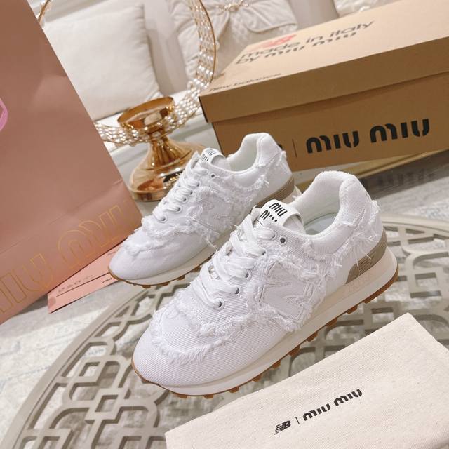 直销 女鞋工厂P Miumiu X New Balance 574联名款Nb运动鞋 Miu Miu 大秀上爆出的这双与New Balance 新百伦574联名款