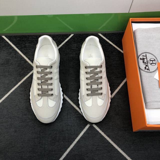 Hms＊ 高品质，顶尖工艺品 男士时尚经典运动款 正码：39－44 5一10 ： 同步发售！货！顶级手工艺 意大利全面进口原皮 超强质感、手感 ，内里进口绸面小