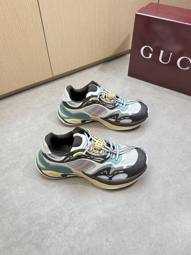 Gucci 古驰 -高端品质 原单情侣装之休闲运动板鞋 -鞋面：纳帕小牛皮、品牌高丝光透气帆布、品牌图腾织带、品牌塑胶模块 -内里：品牌帆布，垫脚；水染牛皮 -