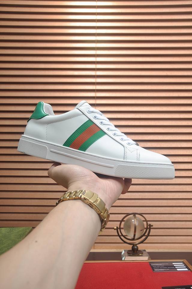Gucci 古奇 官网1:1运动男鞋火爆上市，采用原版布料+水染羊皮内里，再加官网原版1:1舒适大底。时尚百搭，着脚超舒适、透气。标准鞋码38 45 45定做不
