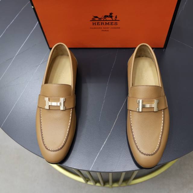 出厂价P 品牌：爱马仕 尺码：39-44 45可定制 等级： 专柜经典款 材料： 原版牛皮鞋面 舒适牛皮内里 原版橡胶耐磨轻便柔软大底 款式类别：正装休闲皮鞋