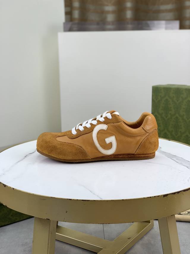 工厂P价P 顶级版本 原单系列 Guccl 古奇最新款休闲鞋，。牛皮冲孔系列 官网最新款 。专柜同步发售，鞋面选用意大利进口原版荔枝纹小牛皮 搭配原版特殊材料拼