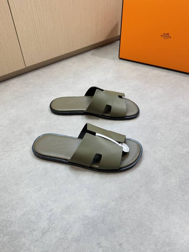 Hermes 爱马仕 -高端品质 原单休闲凉拖鞋 -鞋面：纳帕小牛皮、锻造′H′图腾、3D彩印品牌图腾 -内里：水染牛皮 -大底：超轻真皮 包真皮Tpu水台；组