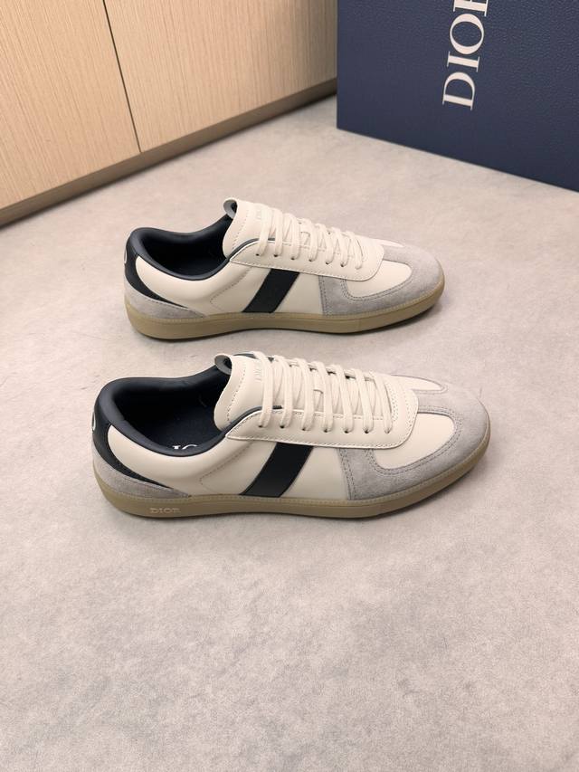 Dior 迪奥 -高端品质 原单休闲运动板鞋 -鞋面：原版纳帕小牛皮、品牌图腾布匹、内帮空压品牌Logo、鞋舌.后跟：丝印品牌Logo -内里：水染牛皮，垫脚；