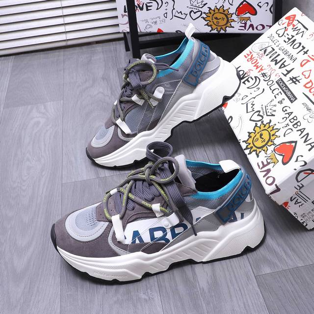 商品商标：Dg 杜嘉班纳 情侣款休闲鞋 正码码数: 36-46 商品材料：磨砂牛皮拼接网鞋面 牛皮鞋垫 原版大底