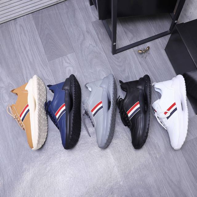 商品商标：Moncler 蒙口 休闲鞋 正码码数: 38-44 45.46定做不退换 商品材料：精选磨砂牛皮拼接鞋面 牛皮鞋垫 橡胶大底