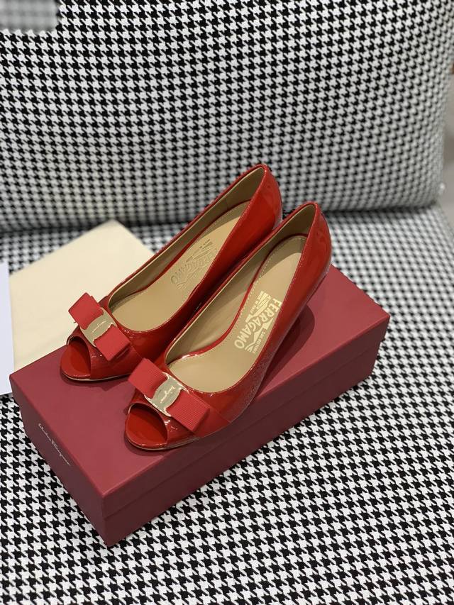工厂P价 顶级版本Sf Salvatore Ferraga*O 菲拉*慕专柜蝴蝶结鱼嘴露趾高跟单鞋Ol必备鞋款端庄优雅小仙女长腿神器 面料：牛漆皮 内里：羊皮内