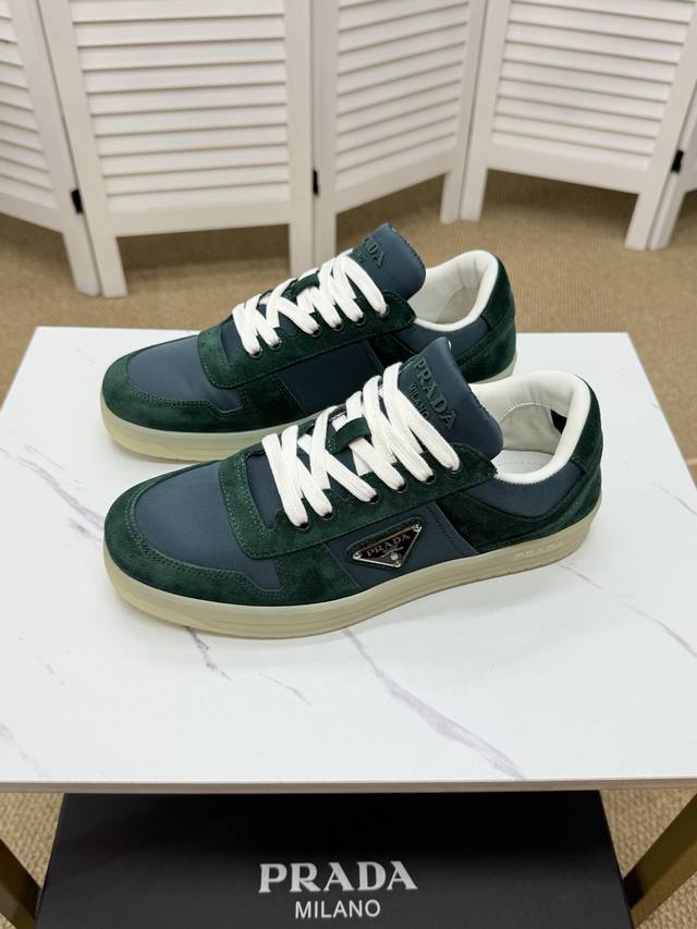 情侣款 Prada-普拉达 奢牌运动休闲鞋，进口原版材质，高档舒适，原版大底轻盈耐磨！纯手工制作，细节决定品质！35-45 45定做不退换 Pl