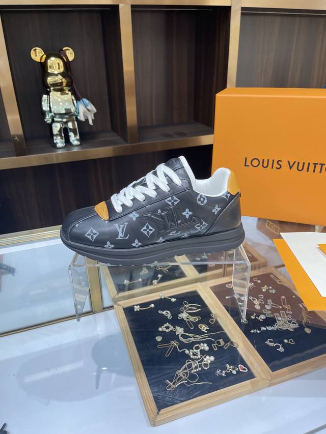 实价： 高版本Lv 路易威登 2025 2025秋冬新款 原版一致 最新款面包休闲鞋 硬货上新 代购级别！高级感十足！国内外博主刷爆的一款，复古又时髦 上脚美炸