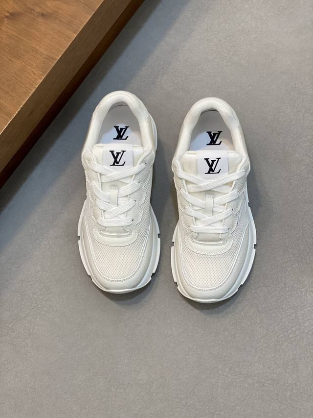 Louis Vuitton 路易威登 -高端品质 原单 情侣装 休闲运动鞋 -鞋面：荔纹小牛皮、品牌高丝光帆布、鞋身车缝品牌图腾、鞋口.鞋舌：条纹高丝光布匹、鞋