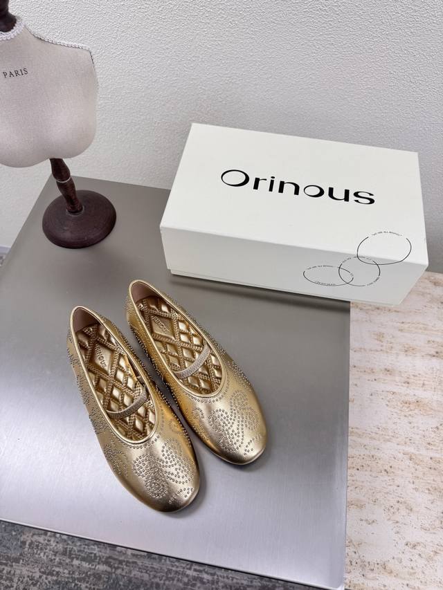 Orinous 精致铆钉图案 平底单鞋 优雅而不失调皮 精美图案 上脚超好看 金色 小众设计师25发布会新款 可爱头 手工铆钉 玛丽珍系列 面料 小羊皮 内里舒