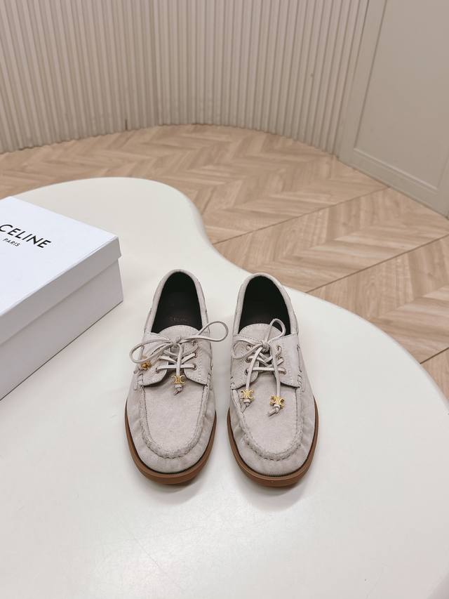 Celine*赛琳2025Ss新款平底复古轻便乐福鞋驾车鞋 网红爆款来袭！各大网红抢先体验、Celine网红Ins种草神器、非常复古风、气场十足单品、设计风格非