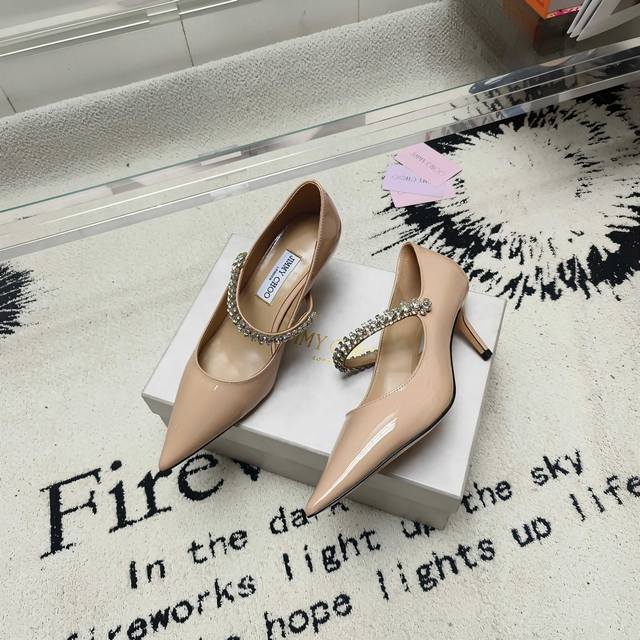 Jimmy Choo 水钻带女鞋 鞋面：进口漆皮 内里：羊皮 大底：意大利真皮大底 跟高：6.5 8.5 10Cm 码数：35～39 34、40、41、42定做