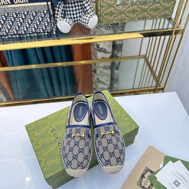 工厂P价 女装女鞋 运动原单 G家2025新款马衔扣Gg草编麻绳底渔夫鞋，高版本最新Gucci老花系列G G印花单鞋 作为品牌的标志性象征，标识元素以新颖别致的