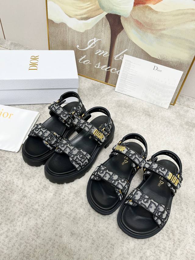 工厂P价 女装女鞋 运动原单 Dior迪奥新品经典款。代购级别品质国外专柜爆款厚底中跟凉鞋 鞋面内里：原版定制材料，鞋底原版开模1.1，大底轻便 码数35-4