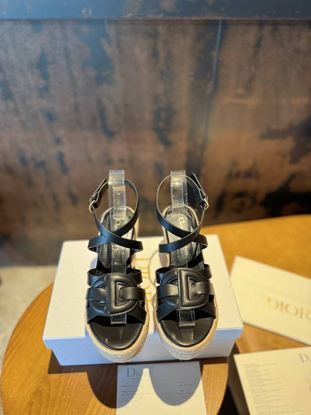 工厂P价 女装女鞋 运动原单 Dior Chrono迪奥 25Ss高版本新款凉鞋. 简约超级百搭. 上脚完美奢华可任意搭配春夏服饰. 脚感更是舒适！材质原版完美