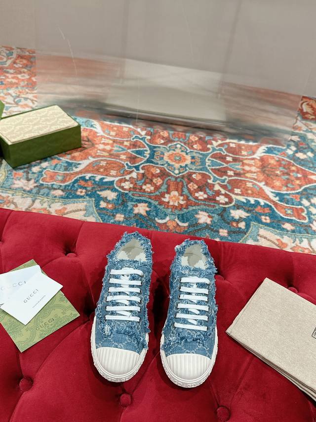 工厂P价 女装女鞋 运动原单 Gucci 早春流苏低帮帆布鞋，轻盈又舒适，上脚秀气 鞋面水洗流苏牛仔布 Gg帆布羊京，帆布内里 注塑一天脚垫，橡胶大底。 底厚: